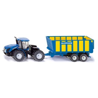 Traktor mit Silagewagen